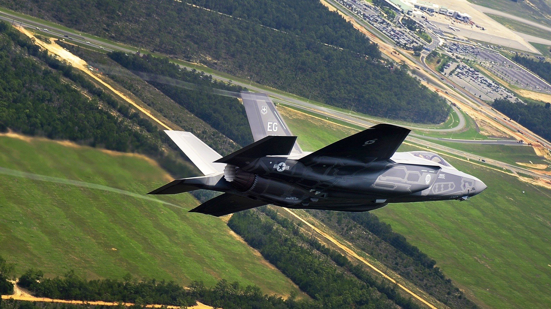 全国青少年花样滑冰邀请赛在哈尔滨举行，世界青少年花样滑冰锦标赛几年一次