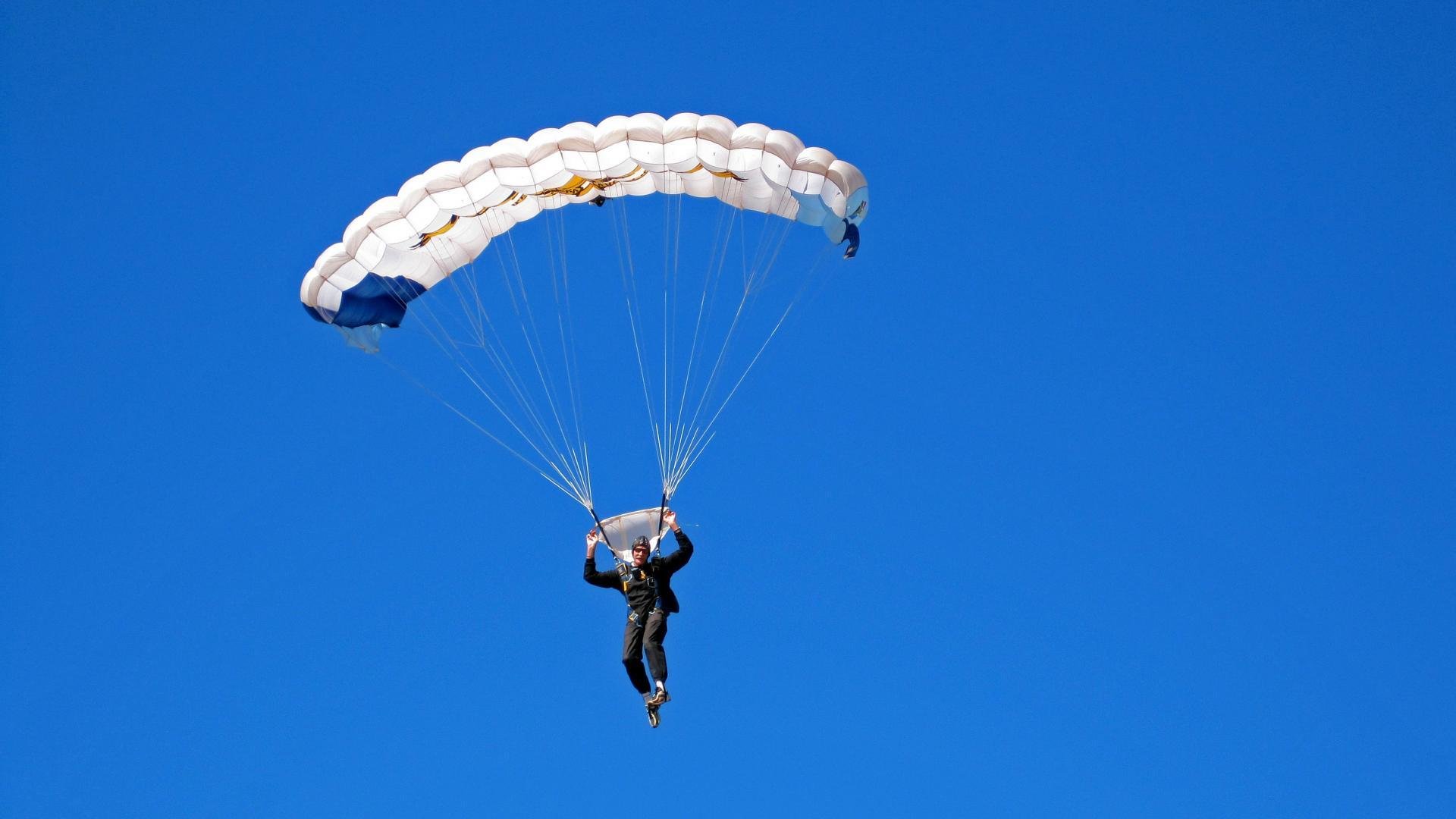 安东·李恩：他是全黑队防守和进攻的双重保障，能力全面，安东内利什么水平